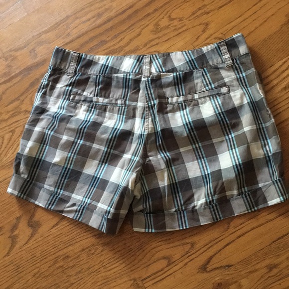 New York and Co cuffed plaid shorts size 8 - Picture 5 of 5